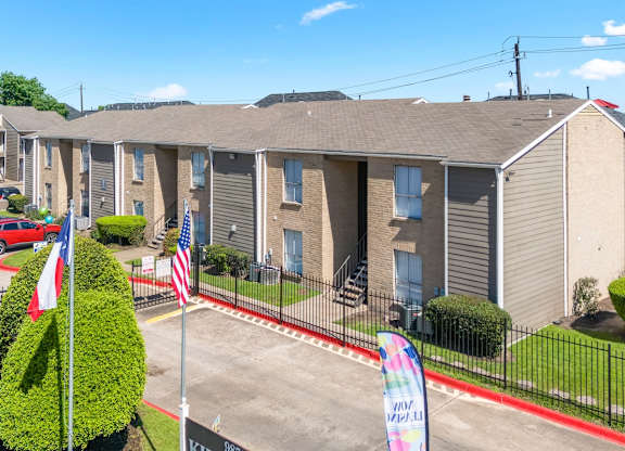 The gated entrance to Kirkwood Landing Apartments in Houston, TX 77099