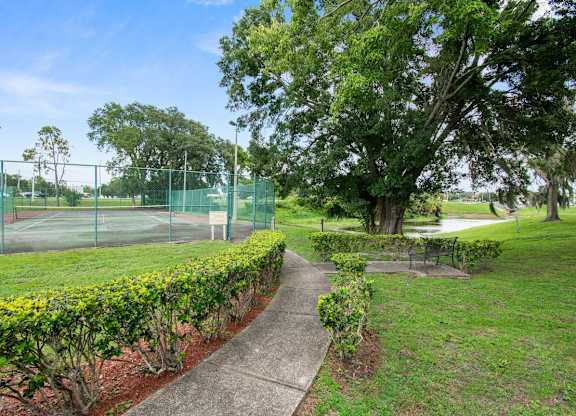 a path leading to the tennis court in at Waterview Crossing Apartments in Orlando