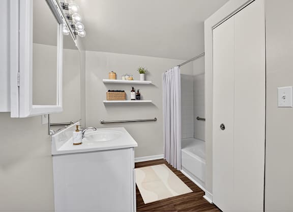 Bathroom at Brentwood Apartments In Manassa VA