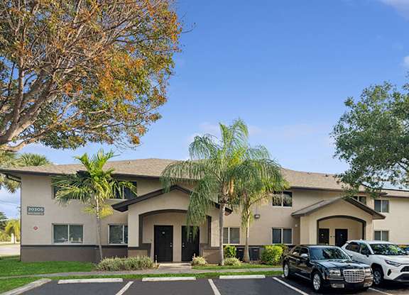 Apartment Exterior at Running Brook Apartments in Miami FL