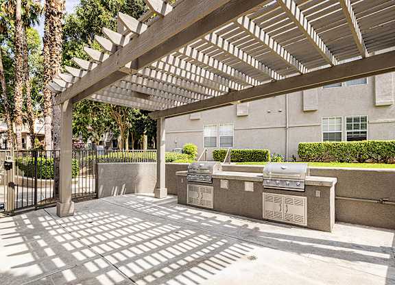 Barbecue Area at Marquessa Villas Apartments and Townhomes in Corona CA