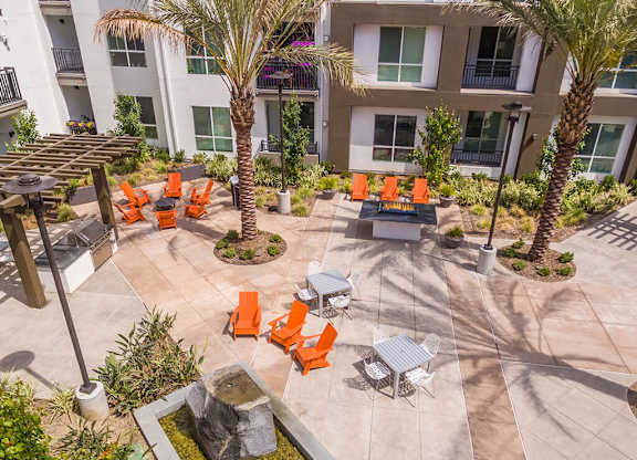 Barbecue courtyard water feature at 808 West in San Jose CA