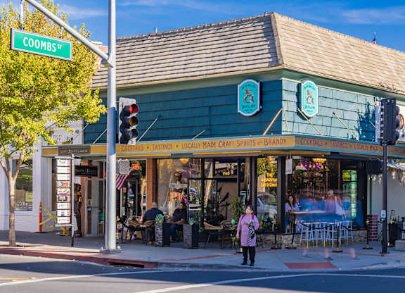 Nearby shopping district near The Braydon in Napa CA