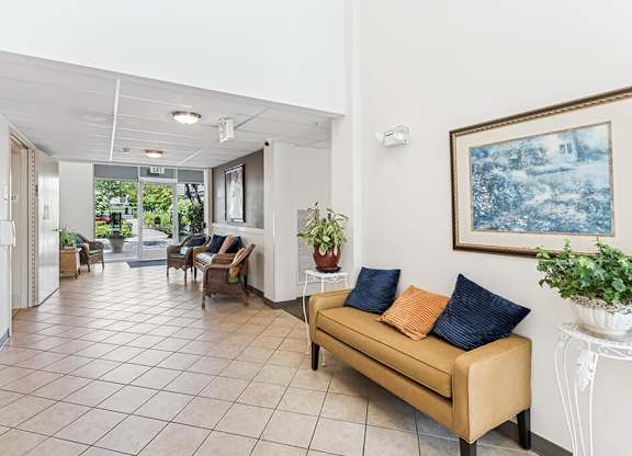 Building entrance and seating area at Alderwood Court in Lynnwood WA
