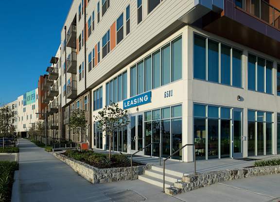 Exterior view of Building at Jada Legacy Central Apartments in Plano TX