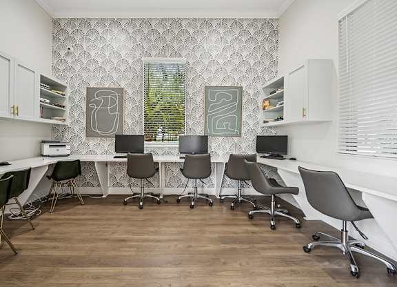 Business center at Cedar Grove Apartments in Miami FL