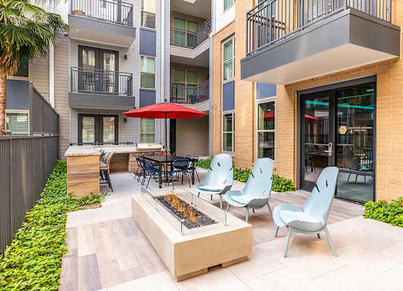 Clubhouse Firepit at Heights at 1520 Apartments in Houston TX