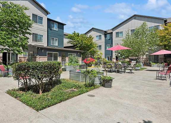 Outdoor courtyard at Alderwood Court in Lynnwood WA