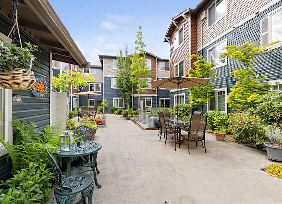 Courtyard at Ballinger Court Senior Apartments in Edmonds WA