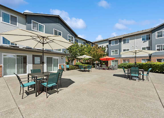Courtyard at Lakewood Meadows Apartments in Lakewood WA