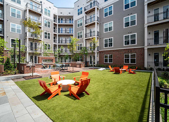 Courtyard lawn seating at The Belhaven in Alexandria VA