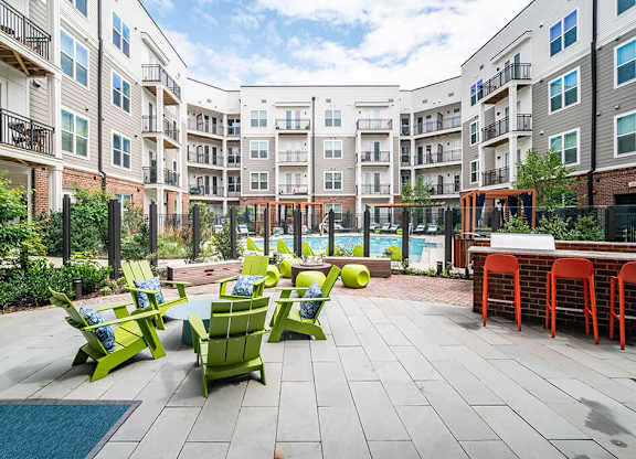 Courtyard seating and grill at The Belhaven in Alexandria VA