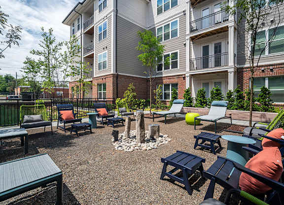 Courtyard seating at The Belhaven in Alexandria VA