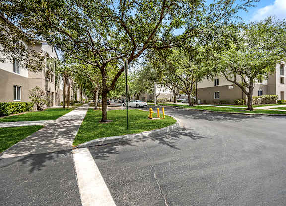 Driveway at Cedar Grove Apartments in Miami FL