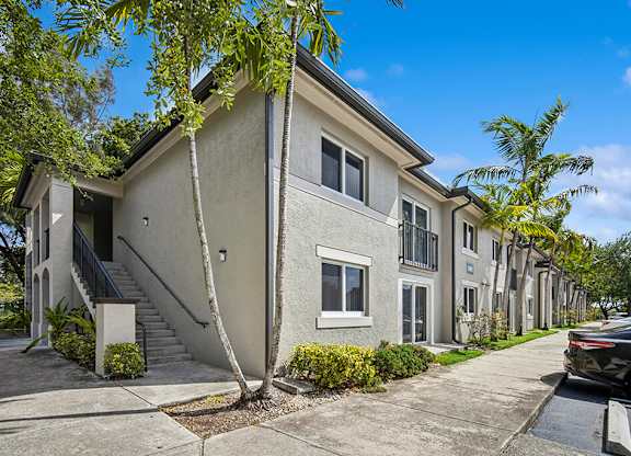 Entrance to apartments at Emerald Dunes Apartments in Miami Gardens FL