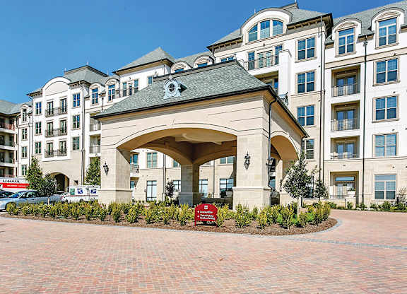Exterior Building at The Huntington Apartments in Plano TX