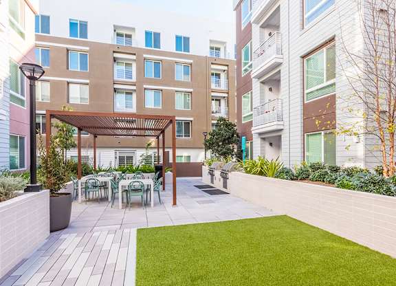 Exterior Courtyard Backyard at GEO Apartment in Fremont CA