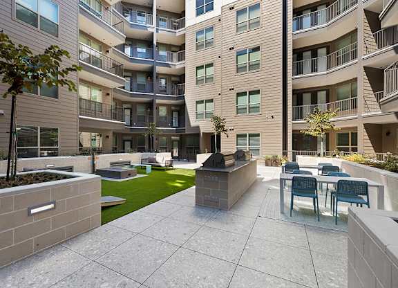 Exterior courtyard grilling at East Bend Apartments in Houston TX
