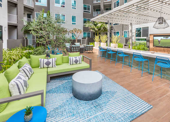 Outdoor courtyard with lounge seating at Avel Apartment Homes in Orange CA