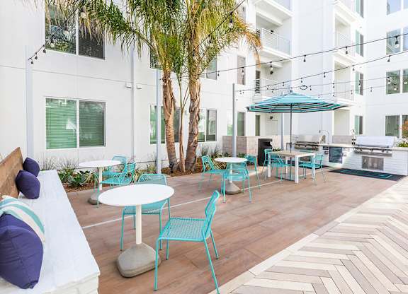 Exterior Courtyard The Park Grills at Embark Apartments in Fremont CA