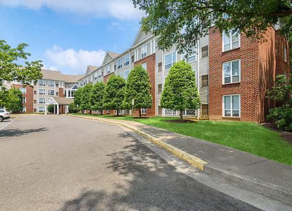Exterior Drive at Guardian Place in Richmond, VA