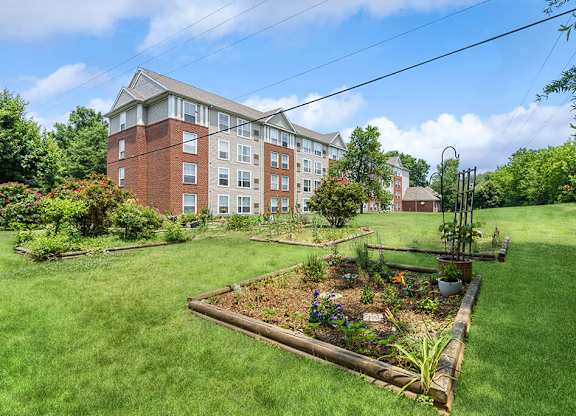 Exterior Garden at Guardian Place in Richmond, VA