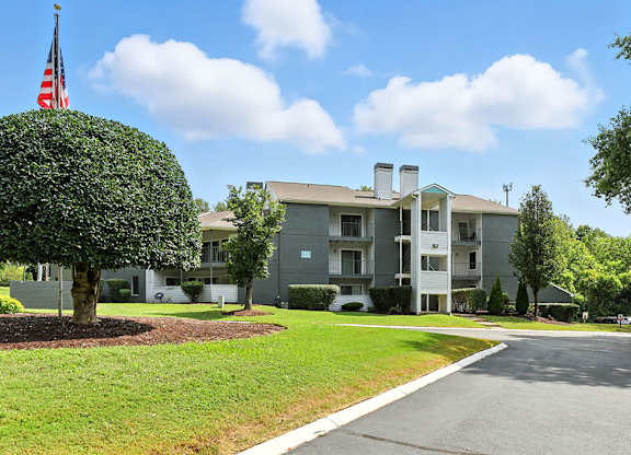 Exterior greenery at Newport Apartment Homes in Nashville TN