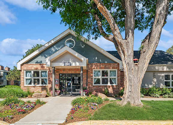 Leasing center at Rock Peak on Sunset Apartments in Longmont CO