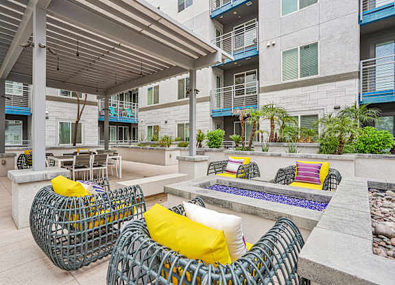 Social courtyard at Norte Town Lake Apartments in Tempe Arizona