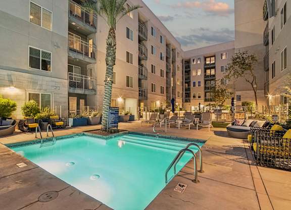 South pool courtyard at Norte Town Lake Apartments in Tempe Arizona