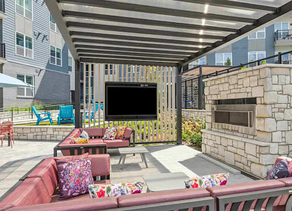 Firepit lounge at Jayden Apartments in Peabody MA