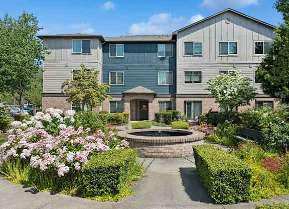 Fountain walkway at Alderwood Court in Lynnwood WA