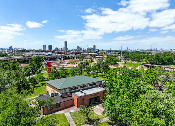 Nearby neighborhood greenery near Heights at 1520 Apartments in Houston TX