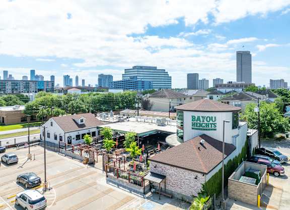 Nearby restaurants at Heights at 1520 Apartments in Houston TX