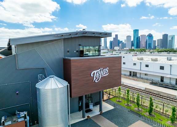 Tejus building near Heights at 1520 Apartments in Houston TX