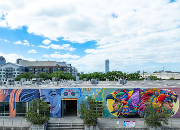 Nearby colorful art Heights at 1520 Apartments in Houston TX