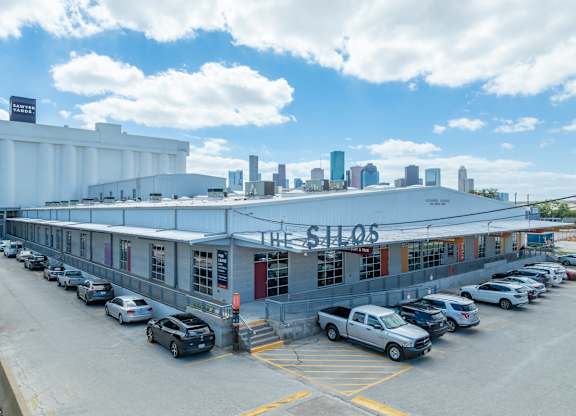 Nearby shopping district near Heights at 1520 Apartments in Houston TX