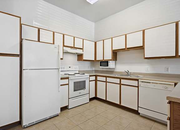 Kitchen appliances at Fallbrook Ranch in Houston TX