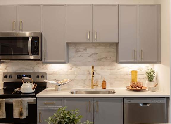 Kitchen appliances at Wayfern Apartments in Sandy Springs GA