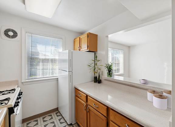 Kitchen breakfast bar at Patrick Henry Apartments Arlington VA