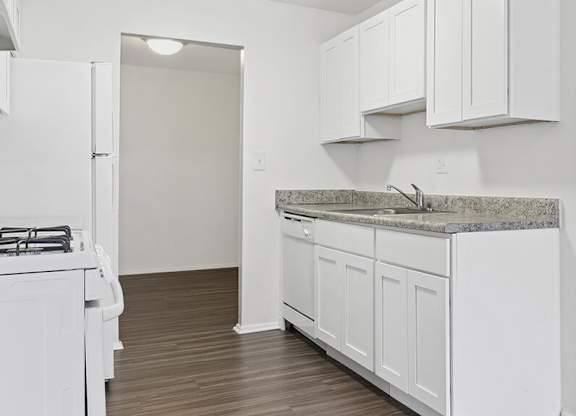 Kitchen with shaker cabinets at Oakfield Apartment Homes in Wheaton MD