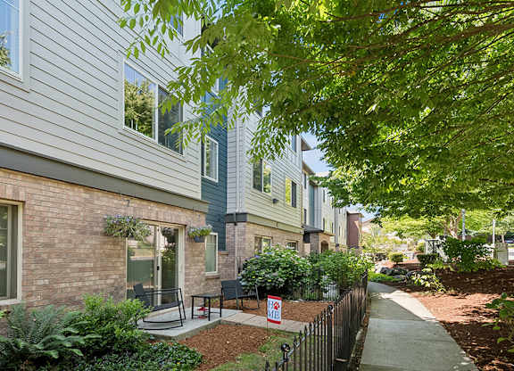 Outdoor landscaping at Alderwood Court in Lynnwood WA