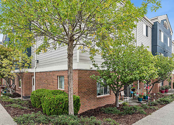 Landscaping at Woodrose Senior Affordable Apartments in Bellingham WA