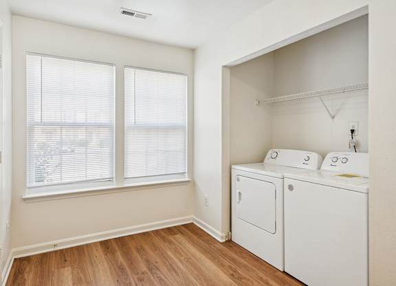 Laundry area at Broadwater Townhomes in Chester VA