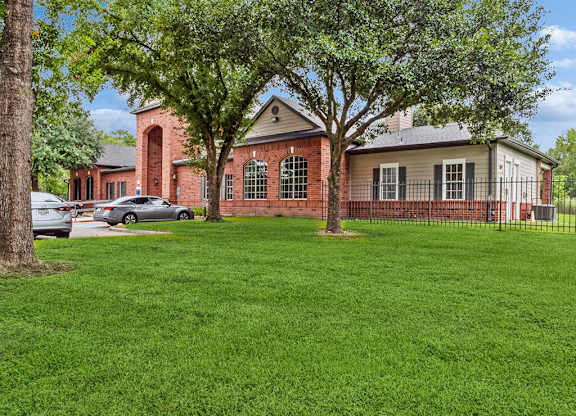 Exterior of leasing center at Hollow Creek Apartments in Conroe TX