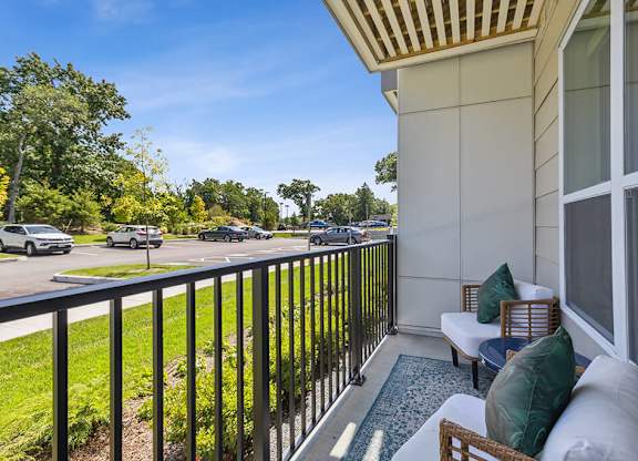 Model patio at Jayden Apartments in Peabody MA