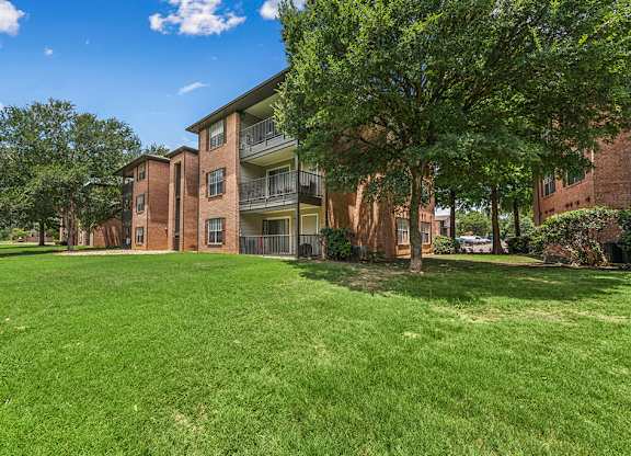 Open green spaces at Valley Ridge Apartments in Lewisville TX