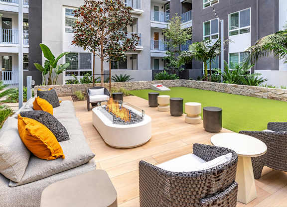 Patio courtyard at The Wylden Apartments in Los Angeles CA