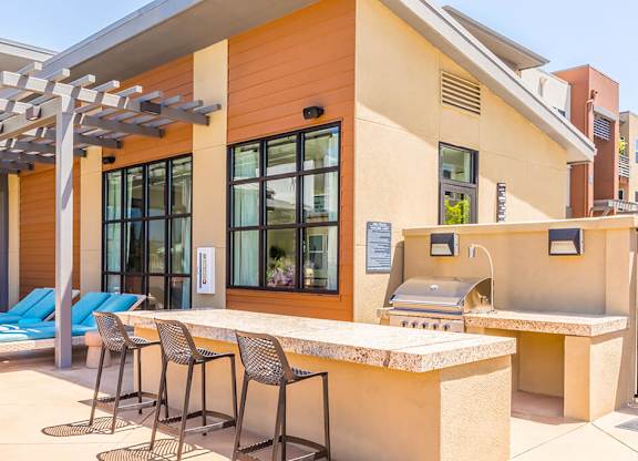 Poolside grills at The Braydon Apartments in Napa CA