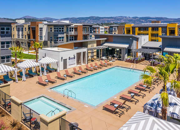 Aerial view of pool at The Braydon Apartments in Napa CA
